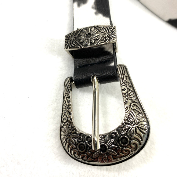 Womens Western Belt Faux‎ Cow Hide Print Cowgirl Ornate Silvertone Metal Buckle - Picture 3 of 7